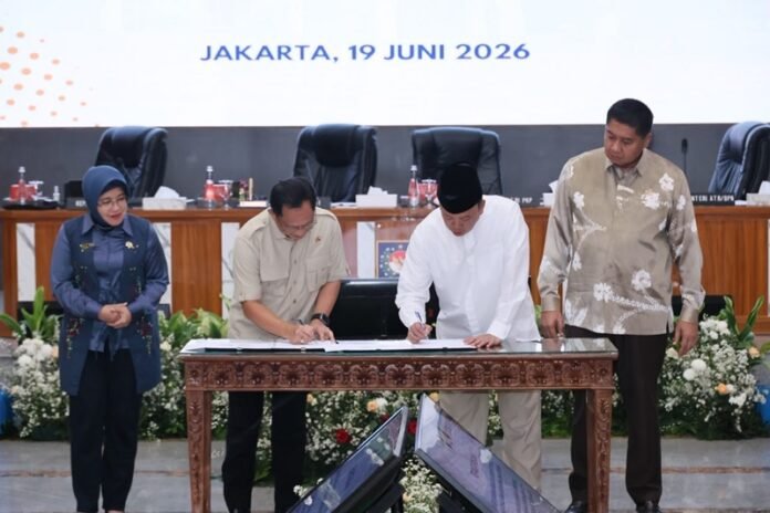 Nusron Dan Tito Karnavian Holopis