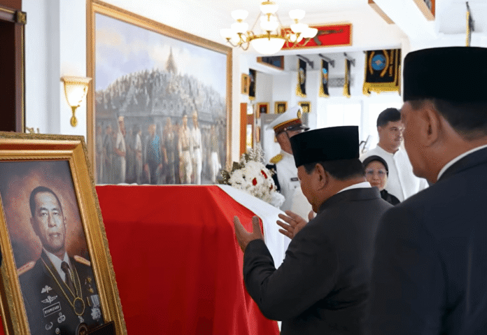 Prabowo Panjatkan Doa Untuk Ryamizard Ryacudu Di Kantor Kemhan Ri
