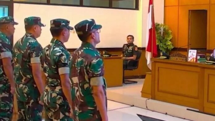Prajurit Tni Penyiram Air Keras Holopis