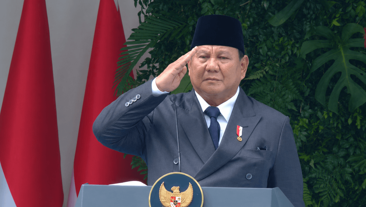 Presiden Prabowo Hormat