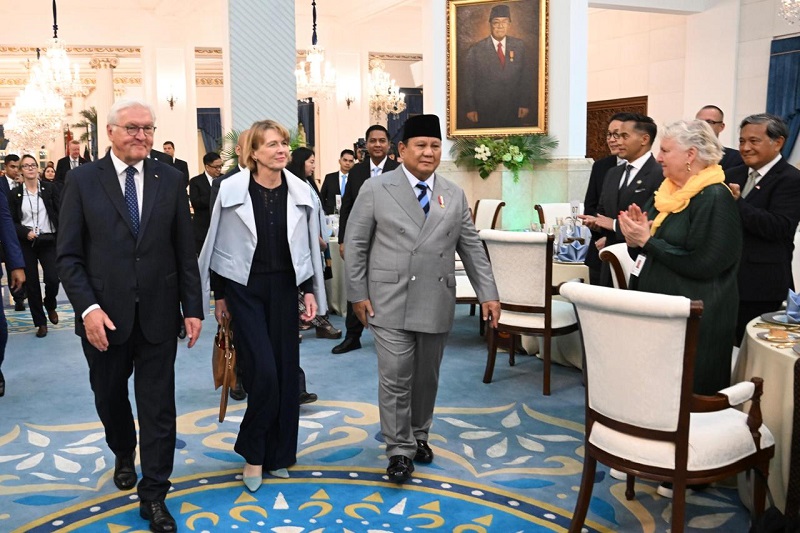 Presiden Prabowo Subianto Beserta Presiden Republik Federal Jerman Frank Walter Steinmeier Dan Ibu Elke Budenbender Saat Jamuan Santap Siang Kenegaraan Di Istana Negara Holopis