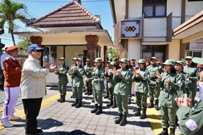 Presiden Prabowo Subianto Saat Disambut Para Siswa Sekolah Rakyat Menengah Pertama Srmp 17 Tabanan Bali Holopis