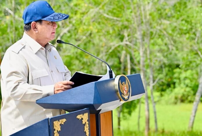 Presiden Prabowo Subianto Saat Memberikan Kata Sambutan Dalam Agenda Peresmian Infrastruktur Jalan Di Ruas Kedungdung–bringkoning Sampang Jawa Timur Holopis