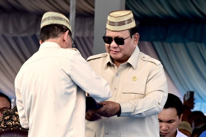 Presiden Prabowo Terima Lencana Emas Adi Bhakti Tani Nelayan Maha Utama Holopis