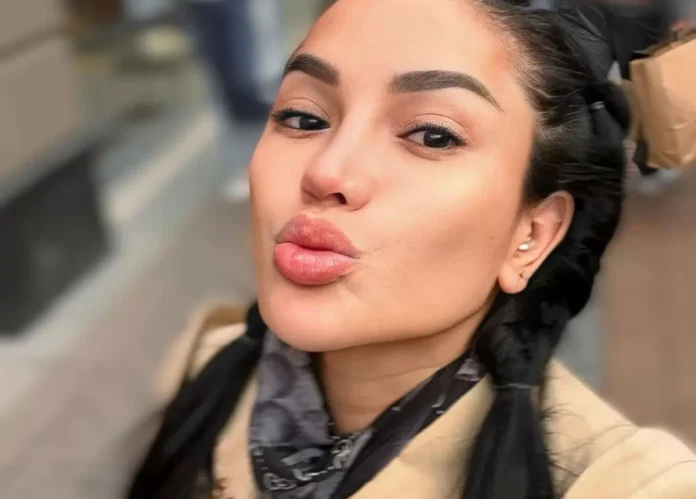 Nikita Mirzani Holopis