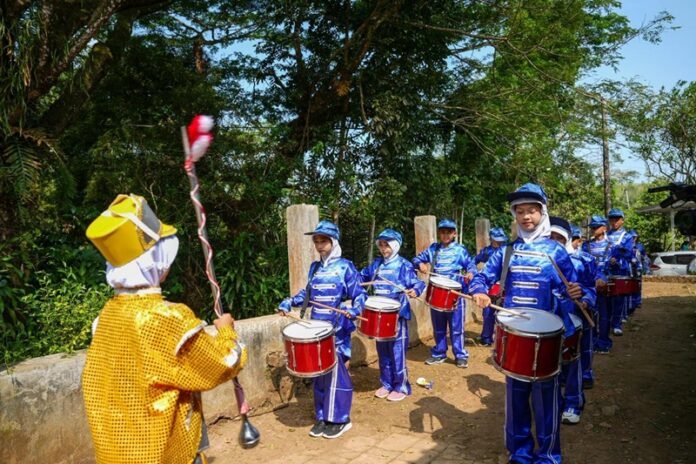 Siswa Dan Siswi Sdn Tegalega Yang Sedang Bermain Drumben
