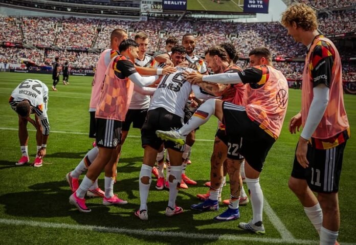 Timnas Jerman Saat Selebrasi Gol Melawan Amerika Serikat Pada Laga Uji Coba Holopis