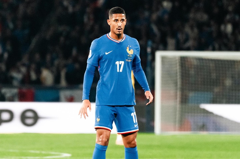 William Saliba Saat Membela Timnas Prancis Holopis
