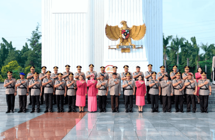 Ziarah Kubur Dan Tabur Bunga Polri Di Tmpn Kalibata Jaksel