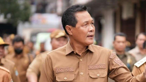 Bupati Muara Enim Edison Holopis