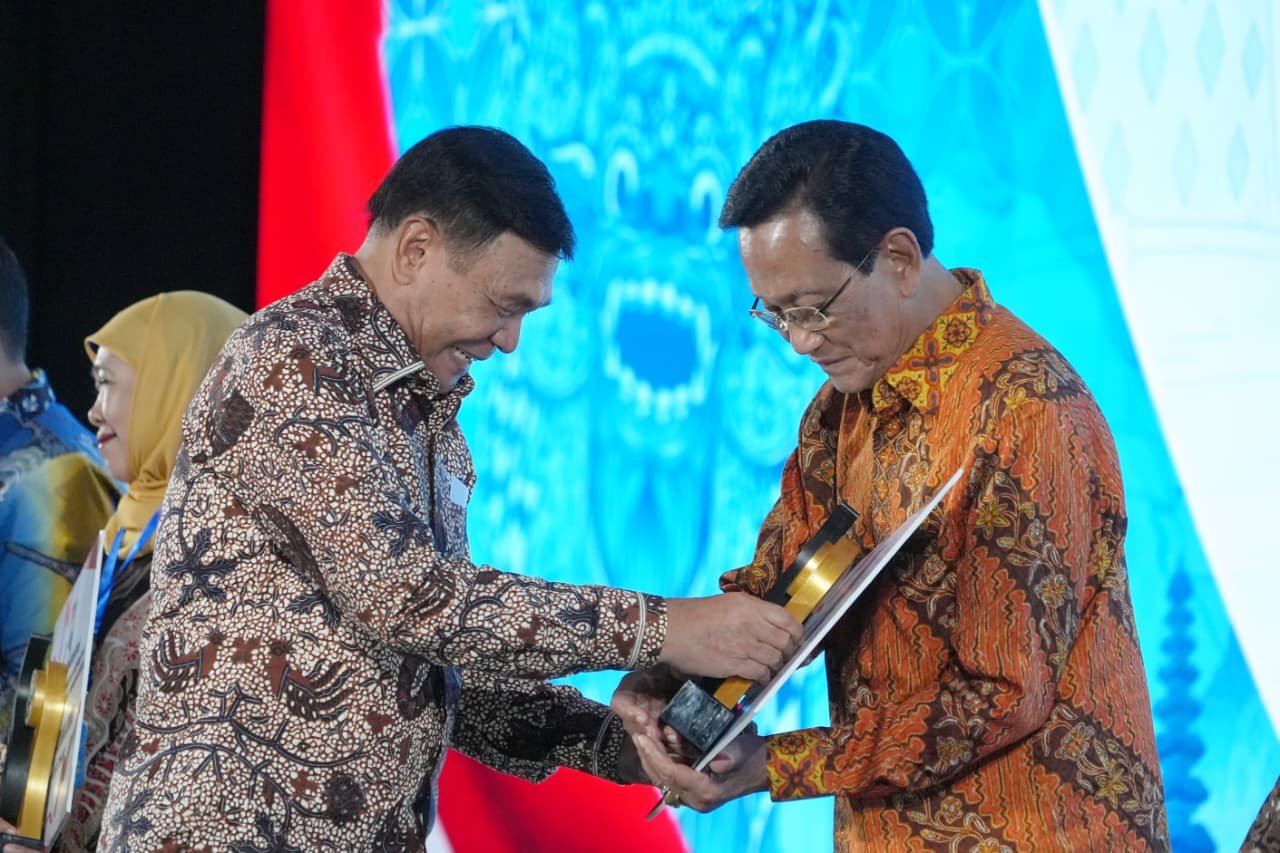 Djamari Dan Sri Sultan Hb X