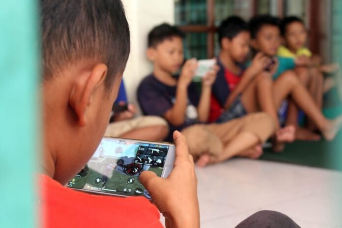 Gadget Anak Holopis