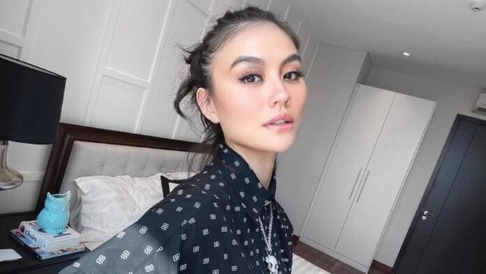 Agnez Mo Holopis