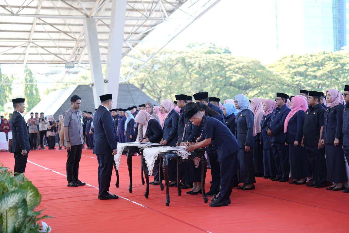 Pelantikan Massal Kepala Sekolah Holopis