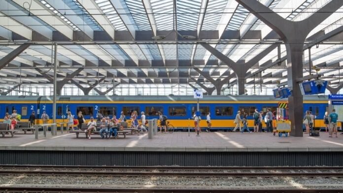 Stasiun Kereta Di Belanda Holopis 1
