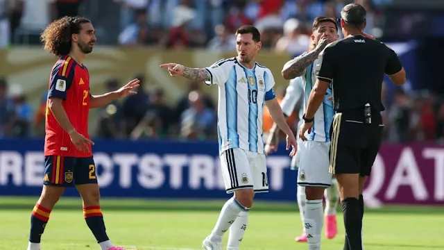 Messi dan Cucurella Holopis