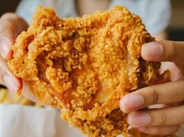 Nikmat Banget, Tapi Terlalu Sering Makan Kulit Ayam Crispy Bisa Berdampak Buruk bagi Kesehatan Ayam Crispy Holopis.com