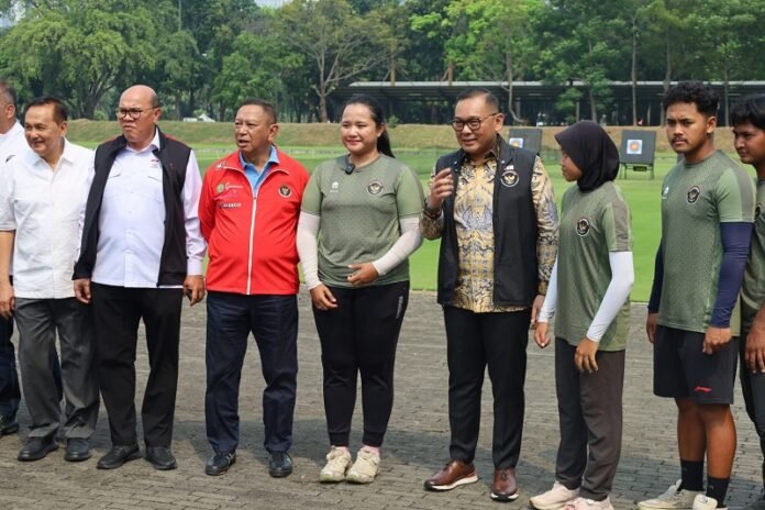 Cdm Tim Indonesia Untuk Asian Games 2026 Todotua Pasaribu Saat Melakukan Visitasi Ke Pelatnas Panahan Di Lapangan Panahan Gbk Senayan Jakarta Holopis