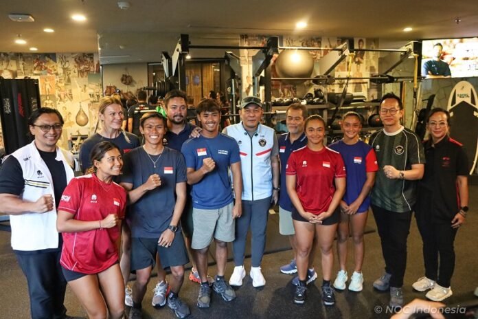 Cdm Tim Indonesia Untuk Asian Games 2026 Todotua Pasaribu Bersama Para Atlet Indonesia Holopis
