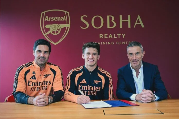Christos Tzolis Beserta Pelatih Mikel Arteta Dan Direktur Olahraga Arsenal Andrea Berta Holopis