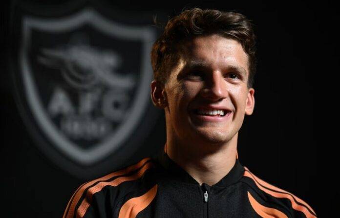 Christos Tzolis Resmi Berseragam Arsenal Holopis