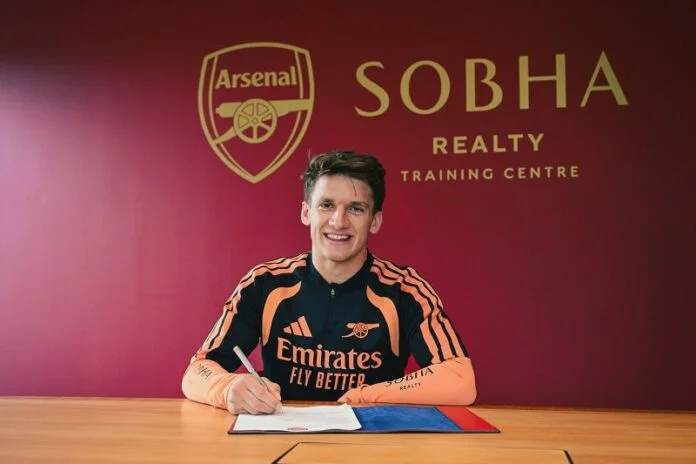 Christos Tzolis Saat Penandatanganan Kontrak Bersama Arsenal Holopis