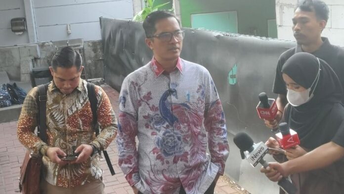 Febri Diansyah Holopis