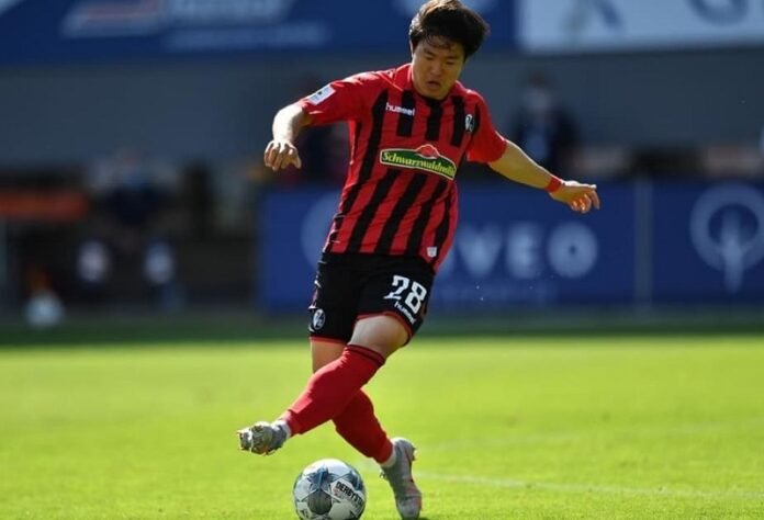 Kwon Chang Hoon Saat Membela Klub Freiburg Di Bundesliga Holopis