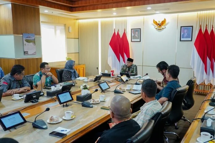 Menhut Raja Juli Dalam Audiensi Bersama Jajaran Eksekutif Nasional Wahana Lingkungan Hidup Indonesia Walhi Holopis