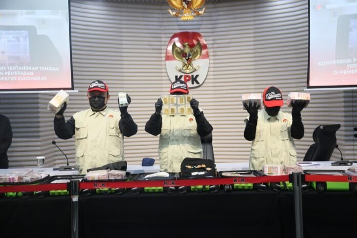 Ott Bupati Sukoharjo Holopis
