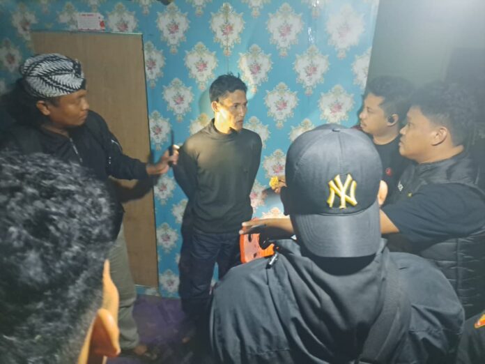 Pelaku Pencurian Emas Saat Diamankan Resmob Polres Maros Holopis