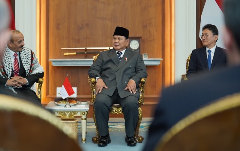 Prabowo Holopis English