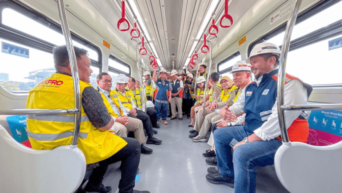 Pramono Anung Di Lrt