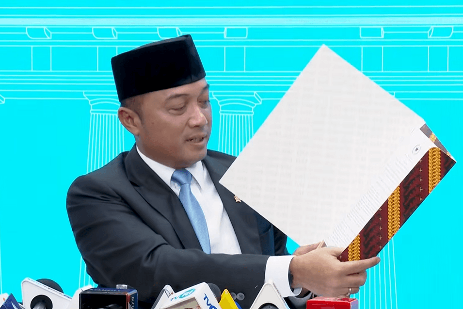 Prasetyo Hadi Tunjukkan Keppres 87