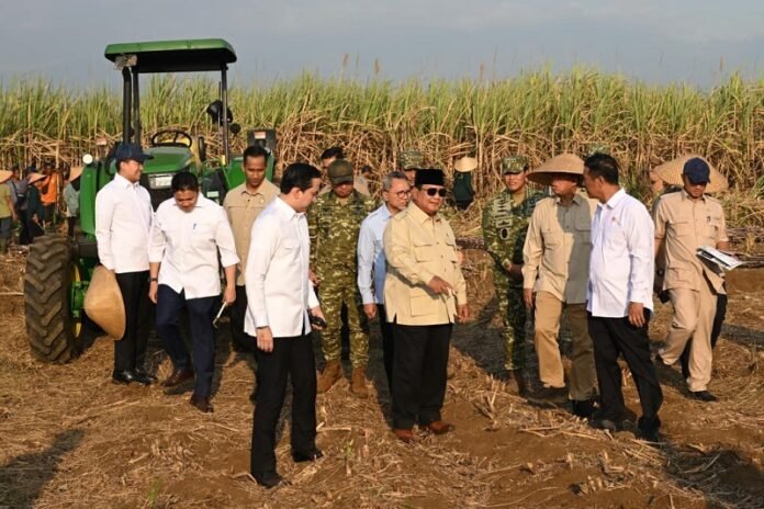 Presiden Prabowo Subianto Saat Memimpin Panen Raya Serentak Yang Digelar Di Kabupaten Malang Provinsi Jawa Timur Holopis