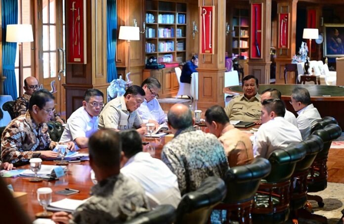 Presiden Prabowo Subianto Saat Rapat Terbatas Di Hambalang Kabupaten Bogor Senin 13 Juli 2026 Holopis