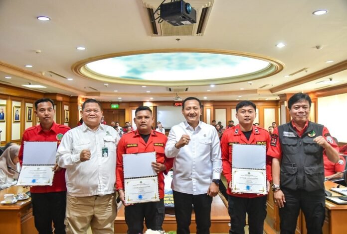 Wamenhut Rohmat Marzuki Saat Memberikan Apresiasi Kepada Seluruh Personel Manggala Agni Serta Jajaran Penegakan Hukum Gakkum Kementerian Kehutanan Holopis