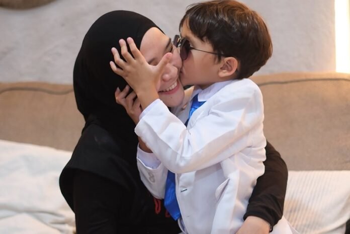 Zaskia Adya Mecca Holopis.com