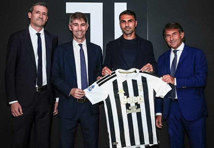 Zeki Celik Saat Diumumkan Juventus Jadi Pemain Barunya Holopis
