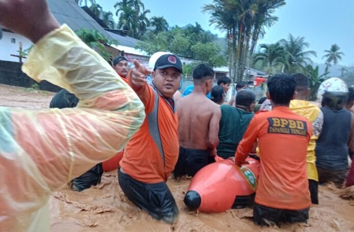 Banjir Tapteng Holopis
