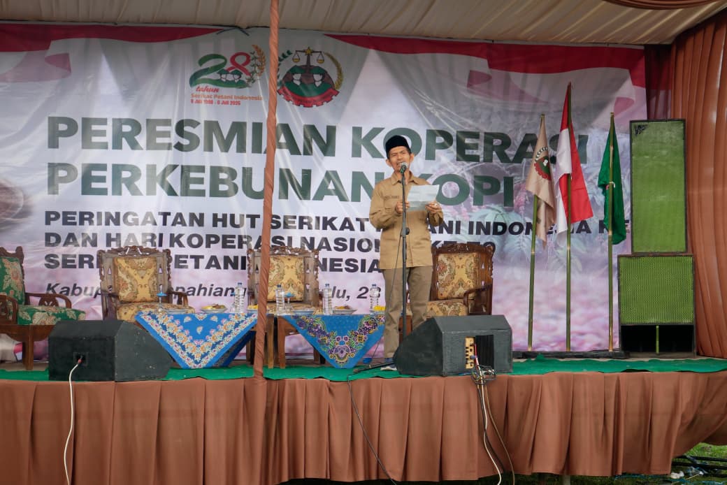 Henry Saragih Resmikan Koperasi Perkebunan Kopi