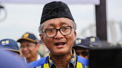 Menteri Pu Holopis