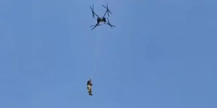 Petani Naik Drone Holopis