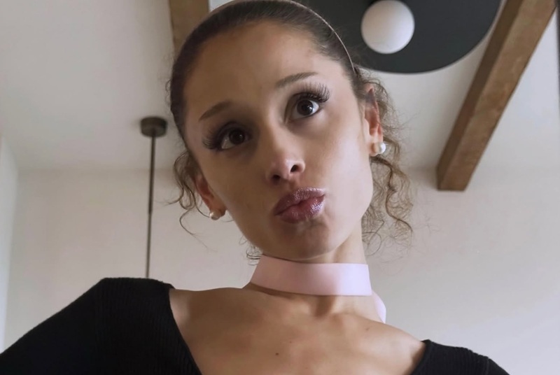 Ariana Grande Holopis.com