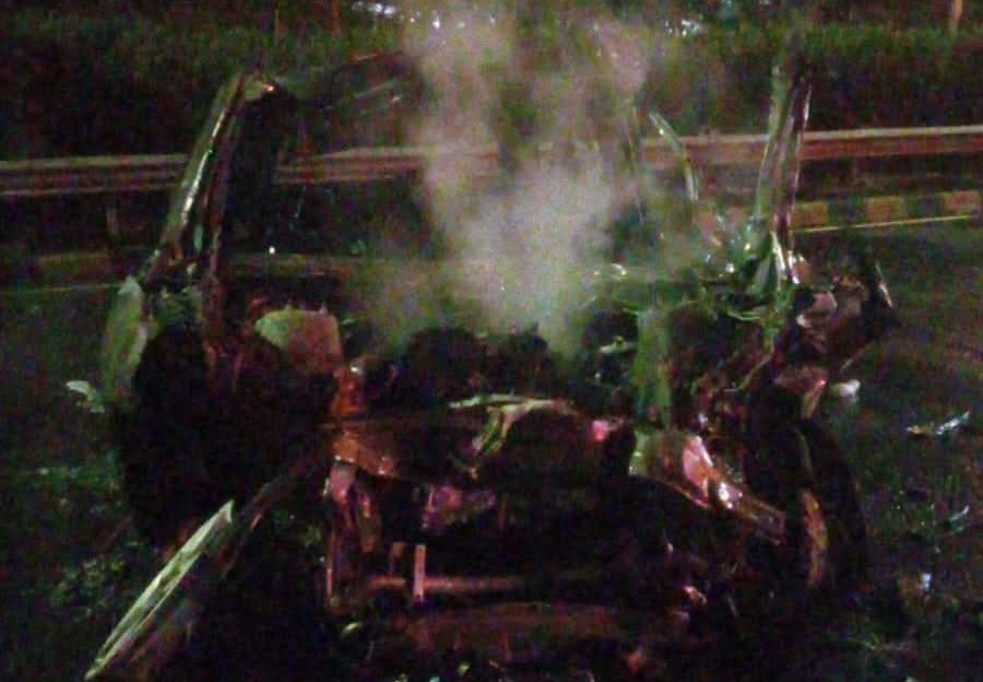 Mobil Terbakar Di Tol Jagorawi Jumat Dini Hari Holopis