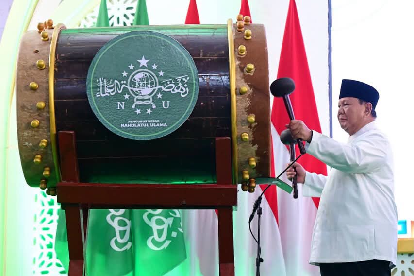 Prabowo Gebuk Bedug Di Muktamar Nu