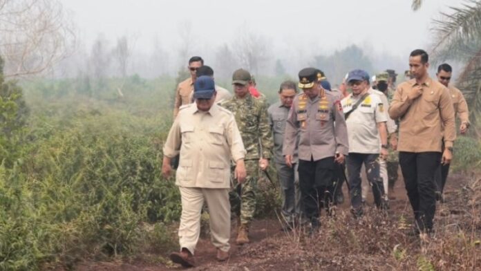 Prabowo Langsung Cek Karhutla Holopis 6