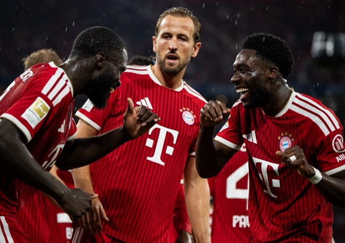 Skuad Bayern Munchen Selebrasi Gol Menghadapi Stuttgart Pada Di Laga Perdana Bundesliga 2026 2027 Holopis