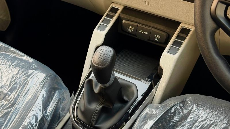 The Kia Carens Manual Transmission Holopis 4