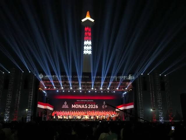 Panggung Monas Holopis